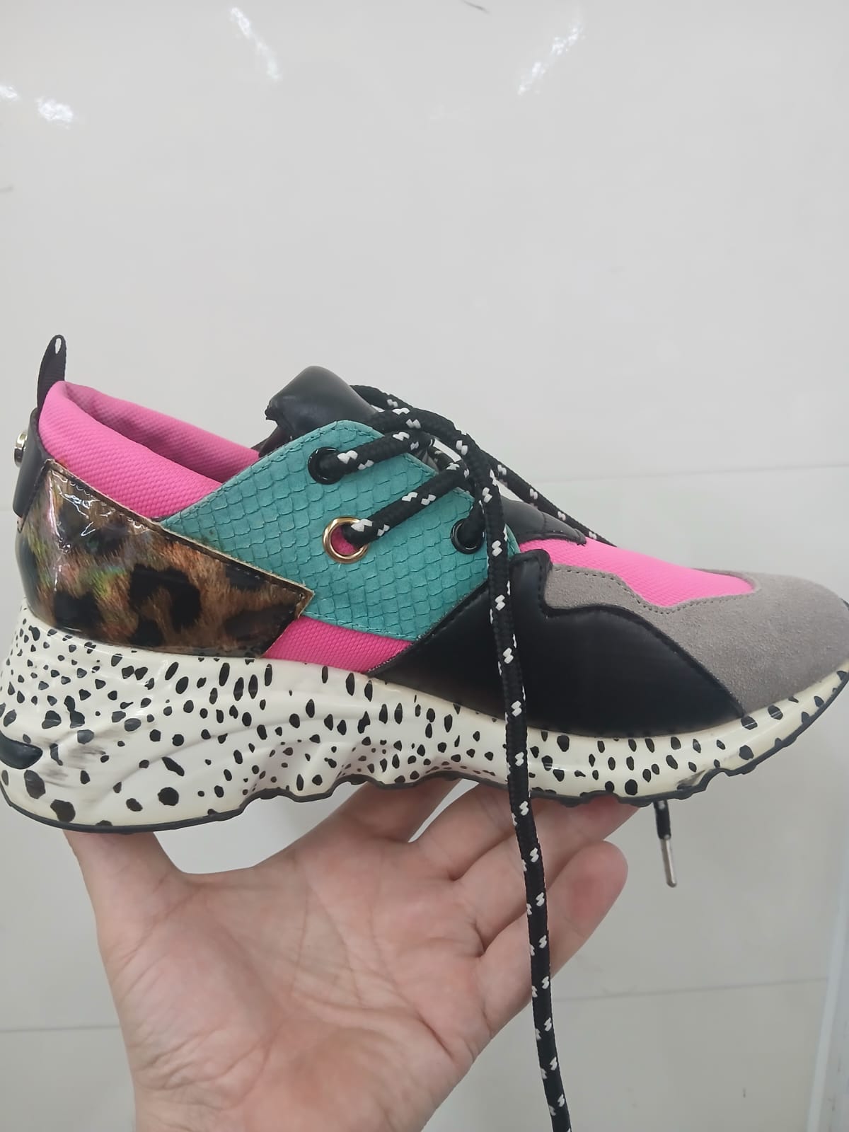 Sneakers donna | Mercatino dell'Usato Cattolica 1