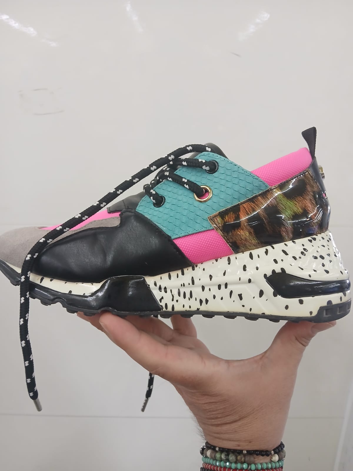 Sneakers donna | Mercatino dell'Usato Cattolica 2