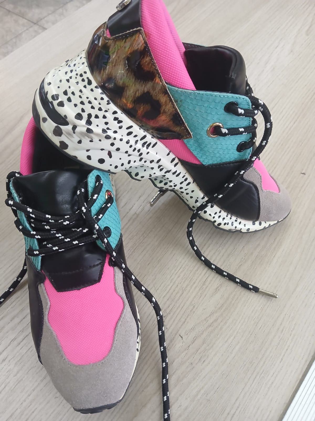 Sneakers donna | Mercatino dell'Usato Cattolica 5