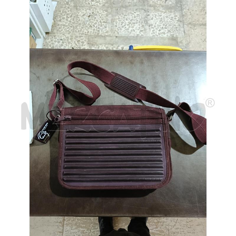 BORSA DONNA MESSENGER BORDEUAX MANDARINA DUCK | Mercatino dell'Usato San  benedetto del tronto 1