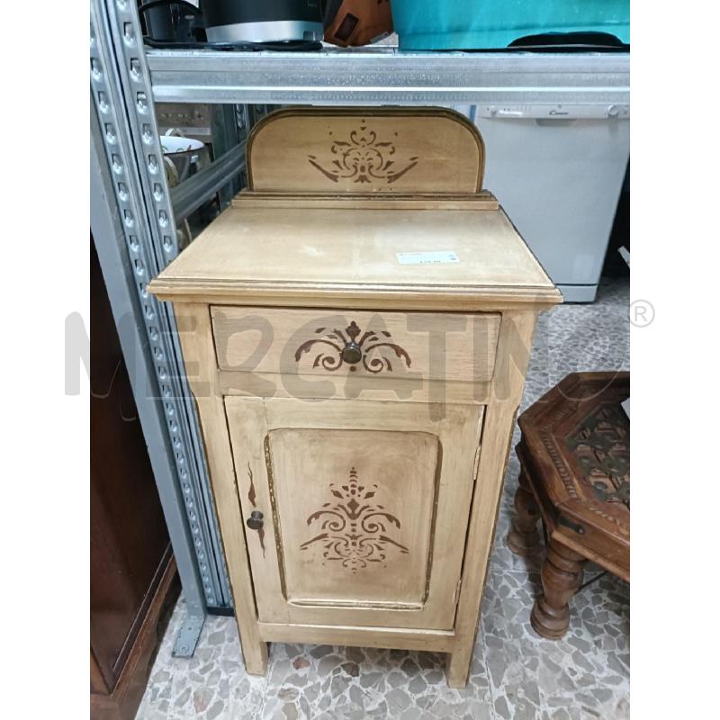 COMODINO COUNTRY CHIC BEIGE CON DECORAZIONE | Mercatino dell'Usato San  benedetto del tronto 1