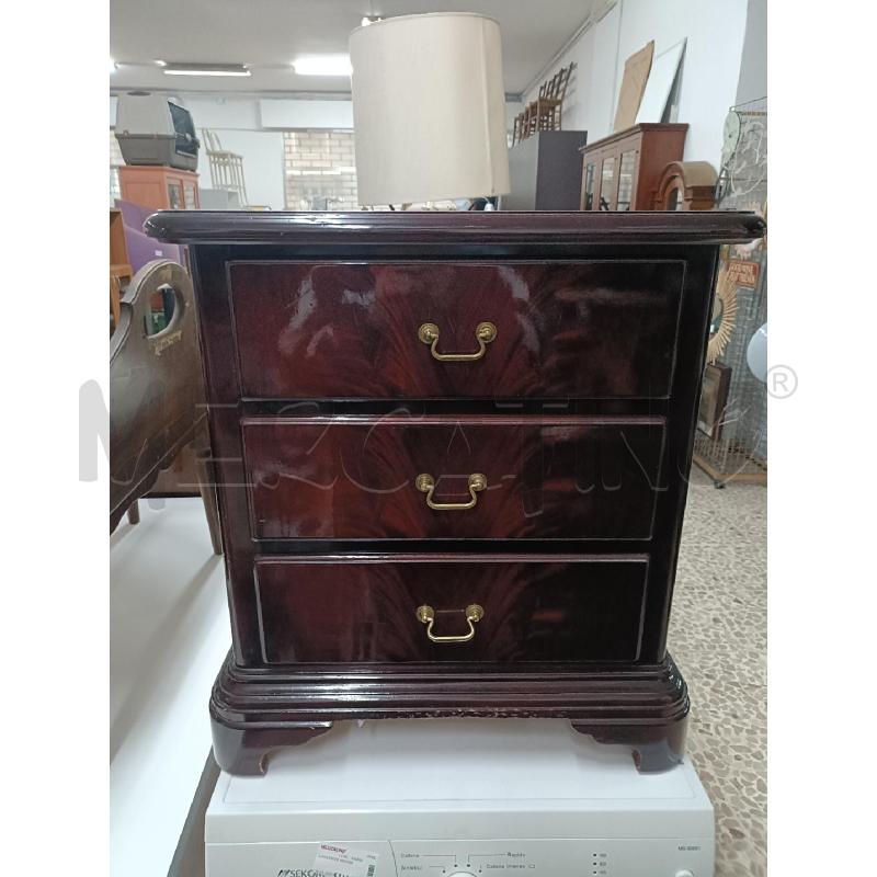 COMODINO LEGNO LACCATO TRE CASSETTI  | Mercatino dell'Usato San  benedetto del tronto 1