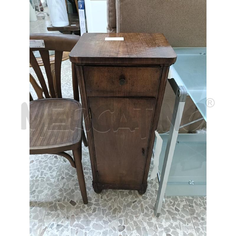 COMODINO STRETTO UN ANTA E UN CASSETTO | Mercatino dell'Usato San  benedetto del tronto 1