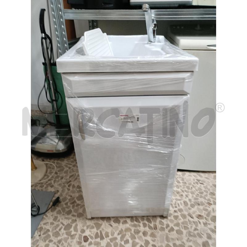 LAVABO CON MOBILE BIANCO PLASTICA E LAVANDINO | Mercatino dell'Usato San  benedetto del tronto 1