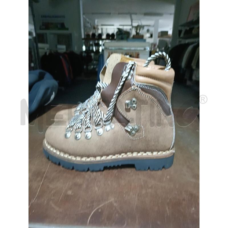 SCARPONI DONNA PELLE SCAMOSCIATA VIBRAM | Mercatino dell'Usato San  benedetto del tronto 2