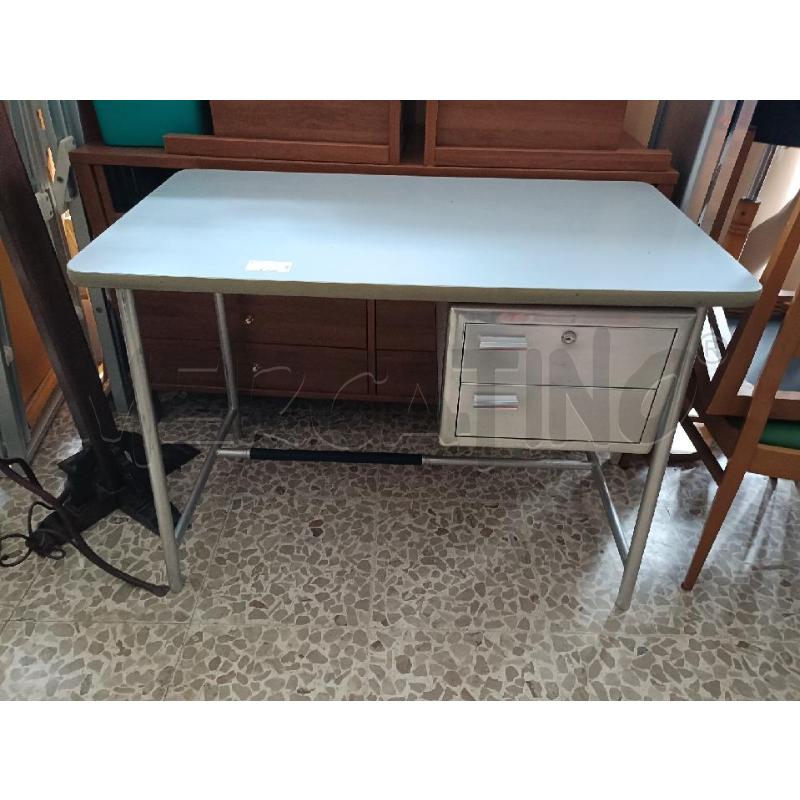 SCRIVANIA INVERNIZZI ALLUMINIO E FORMICA | Mercatino dell'Usato San  benedetto del tronto 1