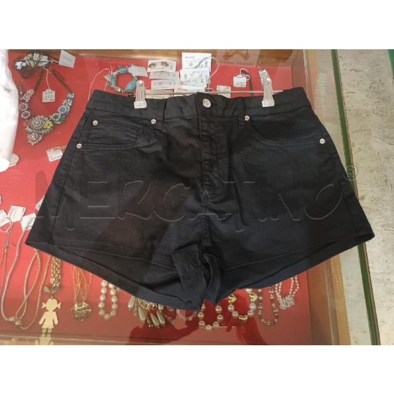SHORTS DONNA BIANCO E NERO LIU JO | Mercatino dell'Usato San  benedetto del tronto 2