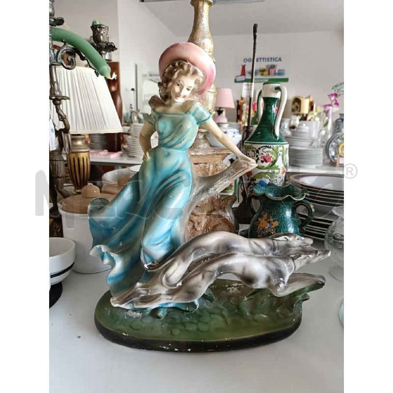 STATUA DONNA CON LEVRIERI GESSO | Mercatino dell'Usato San  benedetto del tronto 1