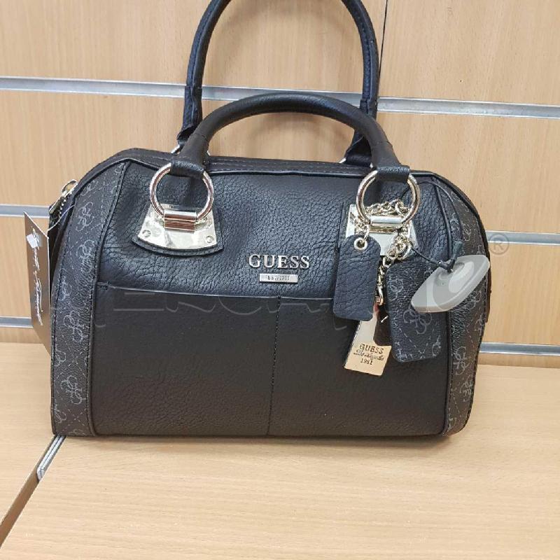 BORSA DONNA GUESS BAULETTO CON LOGHI E MADAGLIA METALLO TRINGOLO | Mercatino dell'Usato L'aquila - loc. vetoio 1