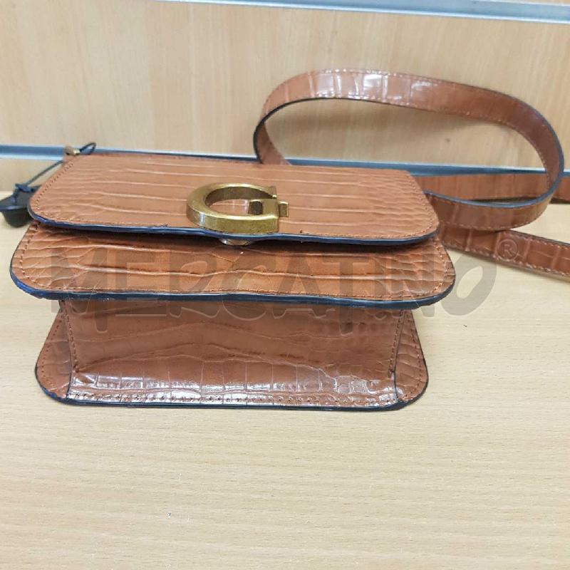 BORSA DONNA GUESS COCCO PICCINA TRACOLLA  | Mercatino dell'Usato L'aquila - loc. vetoio 2