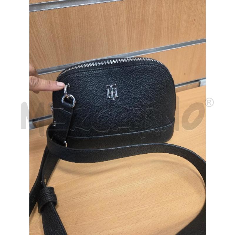 BORSA DONNA HILFIGHER NERA PICCINA TRACOLLINA   | Mercatino dell'Usato L'aquila - loc. vetoio 1