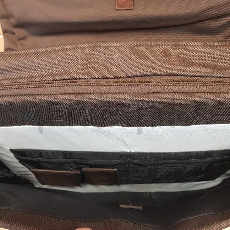 BORSA DONNA PORTADOCUMEWNTI MANDARINA DUCK MARORNE | Mercatino dell'Usato L'aquila - loc. vetoio 4