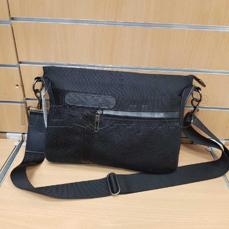 BORSA NERA CALVIN KLEIN JEANS CON ZIP  DOPPIA  | Mercatino dell'Usato L'aquila - loc. vetoio 1
