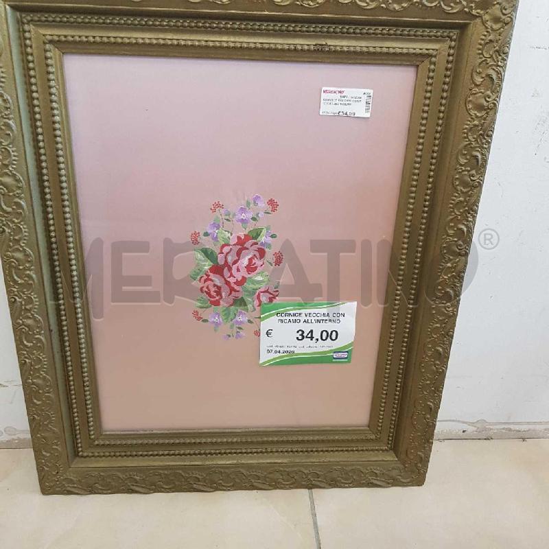 CORNICE VECCHIA CON RICAMO ALL'INTERNO | Mercatino dell'Usato L'aquila - loc. vetoio 1