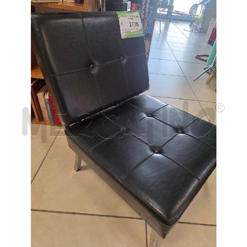 DIVANETTO NERO BASSO BASSO | Mercatino dell'Usato L'aquila - loc. vetoio 1