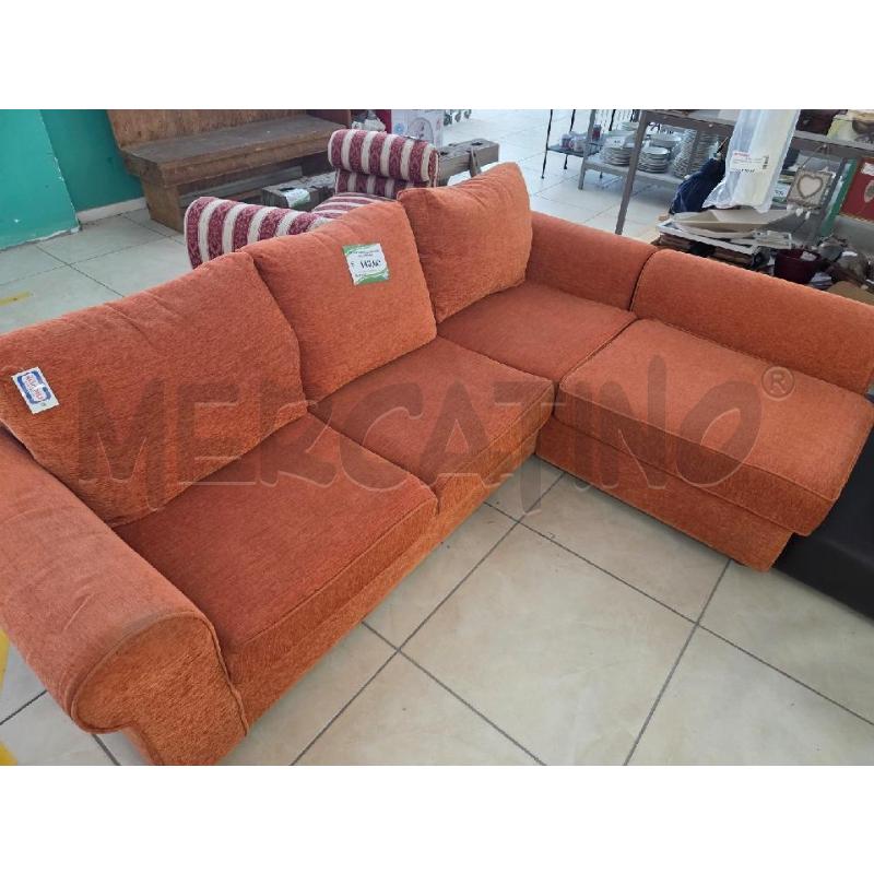DIVANO ARANCIO ALLUNGA AMBIDESTRA | Mercatino dell'Usato L'aquila - loc. vetoio 1