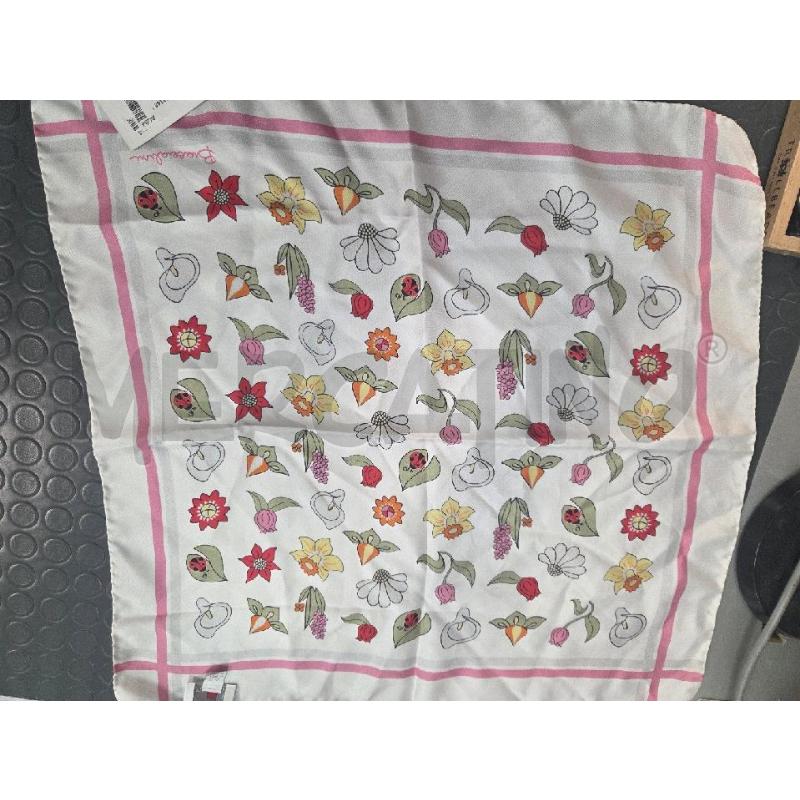 FOULARD BRACCIALINI SETA FONDO BIANCO CON DISEGNI  | Mercatino dell'Usato L'aquila - loc. vetoio 1