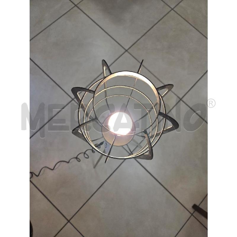 LAMPADA TREPPIEDI DA TERRA | Mercatino dell'Usato L'aquila - loc. vetoio 2