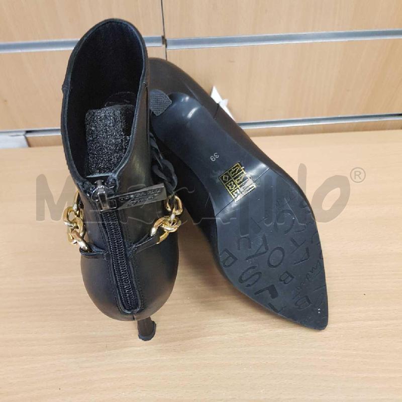 SCARPE DONNA TOSCA PUNTA CON CATENA  | Mercatino dell'Usato L'aquila - loc. vetoio 4