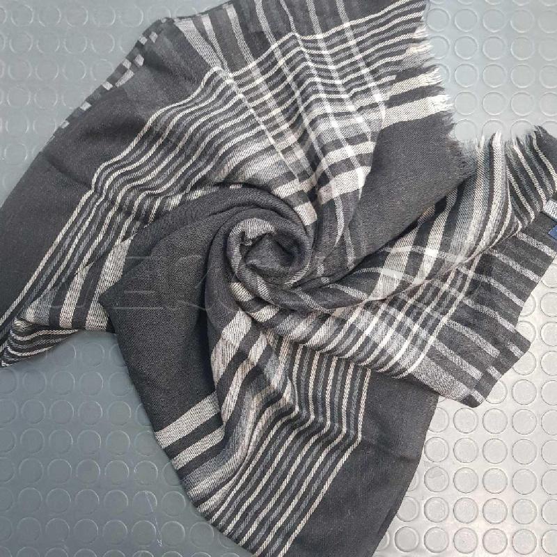SCIARPA ACQUASCUTUM GRIGIO TONI  | Mercatino dell'Usato L'aquila - loc. vetoio 1