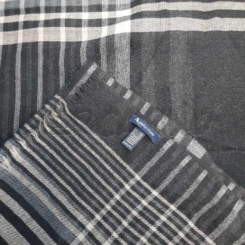 SCIARPA ACQUASCUTUM GRIGIO TONI  | Mercatino dell'Usato L'aquila - loc. vetoio 2
