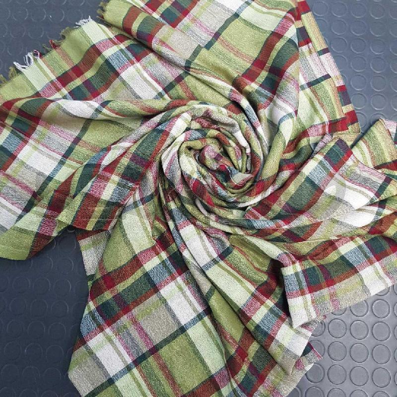 SCIARPA ACQUASCUTUM TONI VERDE E ROSSO  | Mercatino dell'Usato L'aquila - loc. vetoio 1