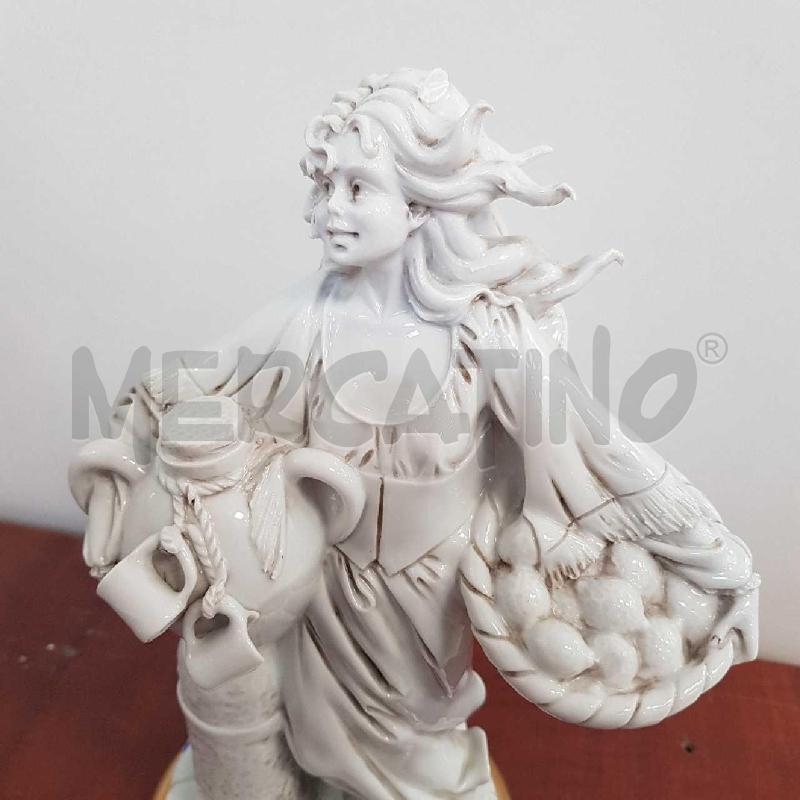 STATUINA CAPODIMONTE FIRMA ROBERTO B. | Mercatino dell'Usato L'aquila - loc. vetoio 4
