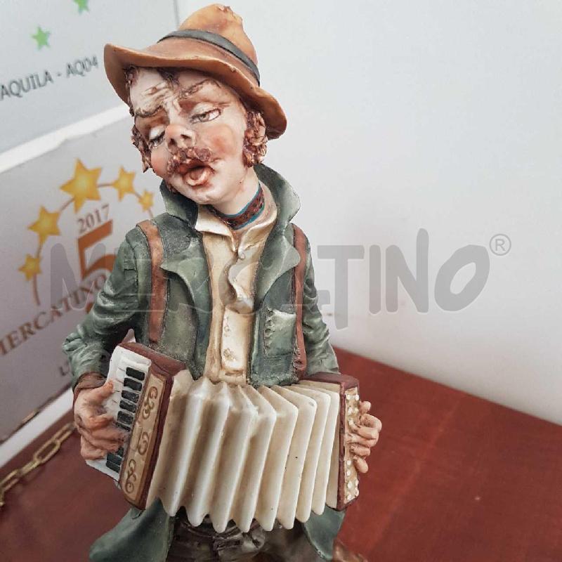 STATUINA SUONATORE CAPODIMONTE | Mercatino dell'Usato L'aquila - loc. vetoio 4