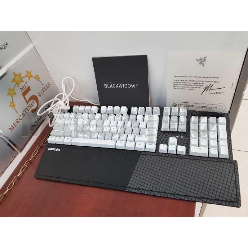 TASTIERA COMPUTER ROBLOX BLACK WINDOW | Mercatino dell'Usato L'aquila - loc. vetoio 2