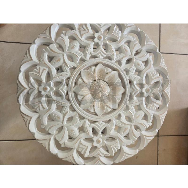TAVOLINETO PICCOLO FIORE INTARSIATO  BIANCO  | Mercatino dell'Usato L'aquila - loc. vetoio 2