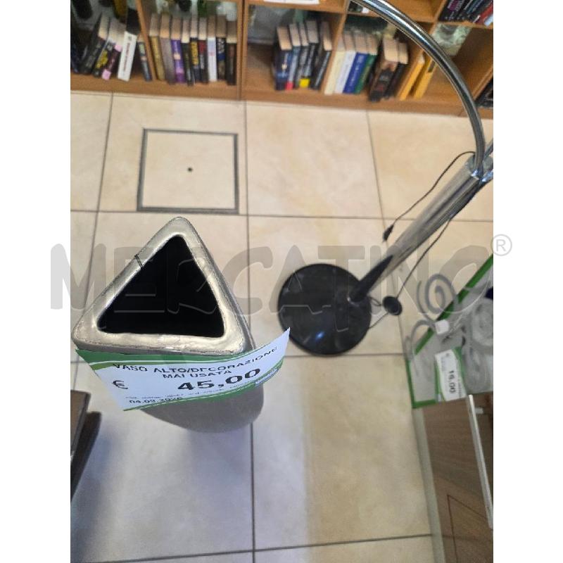 VASO ALTO/DECORAZIONE MAI USATA | Mercatino dell'Usato L'aquila - loc. vetoio 2