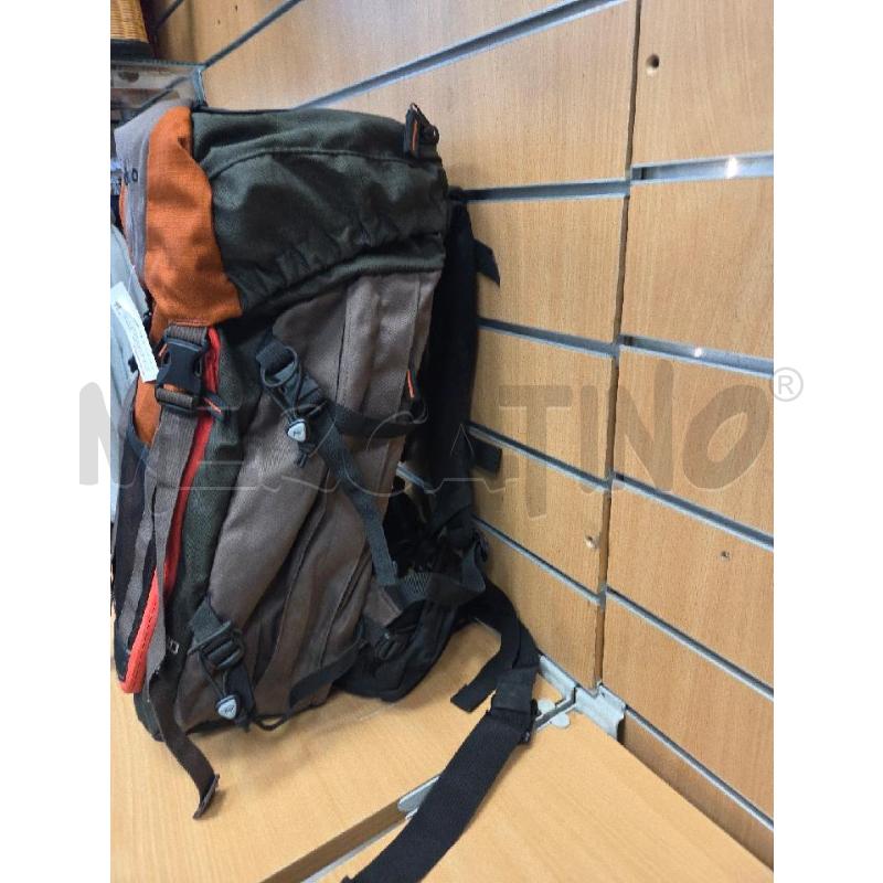 ZAINO TREKKING QUECHUA40 FORCLAZ ARANCIONE E MARRONE | Mercatino dell'Usato L'aquila - loc. vetoio 2