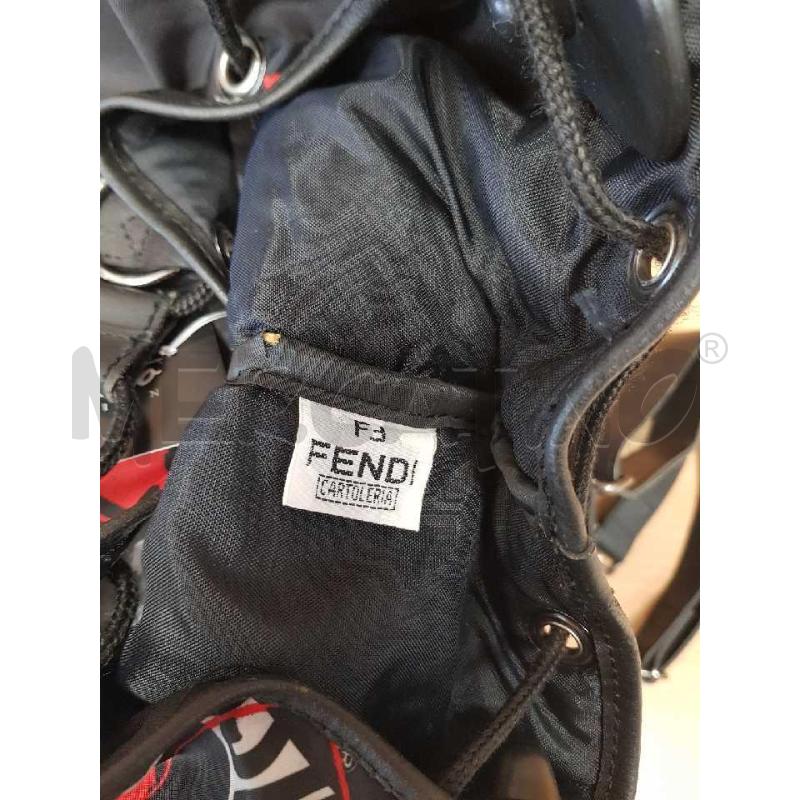 ZAINO  FENDI NERO  CON  SCRITTE  NERE E ROSSE   | Mercatino dell'Usato L'aquila - loc. vetoio 2