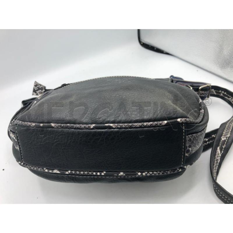 BORSETTA DONNA CHARMSHAPE BIANCO NERO  | Mercatino dell'Usato Avellino 3