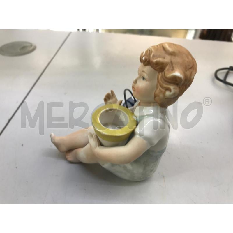 Miniatura bambina con vaso