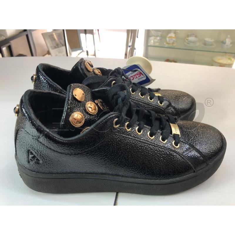 SCARPE DONNA APEPAZZA NERO LUCIDO 10 CENT | Mercatino dell'Usato Avellino 1
