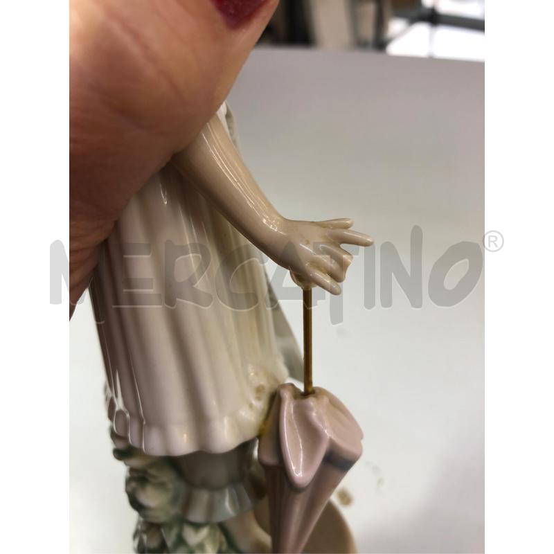 STATUINA OMBRELLINO NAO  | Mercatino dell'Usato Avellino 4