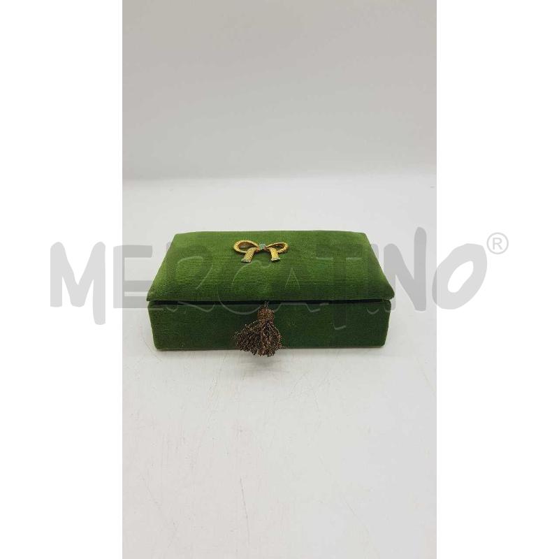 COFANETTO CON TRIANGOLI SEGNAPOSTI IN VELLUTO VERDE FIOCCO DORATO  | Mercatino dell'Usato Putignano 1