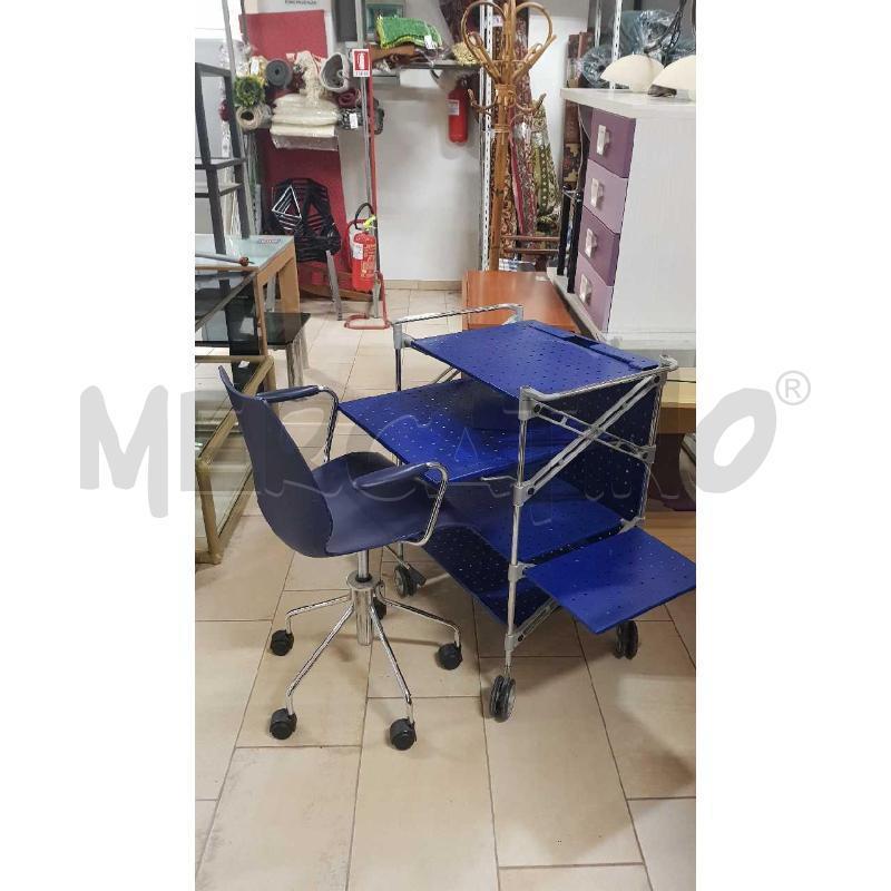 SCRIVANIA BLU CON SEDIA KARTELL STURTTURA METALLO | Mercatino dell'Usato Putignano 2