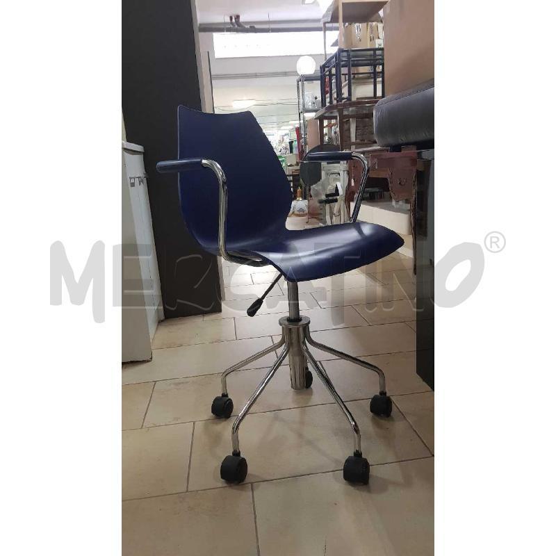 SCRIVANIA BLU CON SEDIA KARTELL STURTTURA METALLO | Mercatino dell'Usato Putignano 3