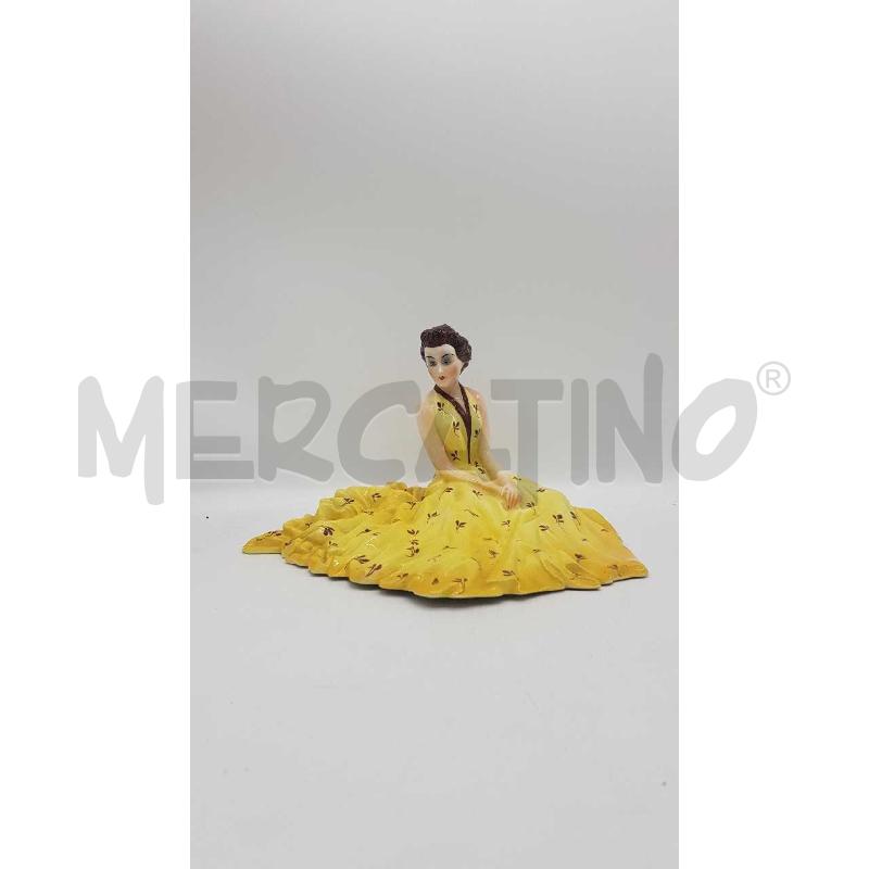 STATUA DONNA SEDUTA VESTITO GIALLO CERAMICA NOVE  | Mercatino dell'Usato Putignano 2
