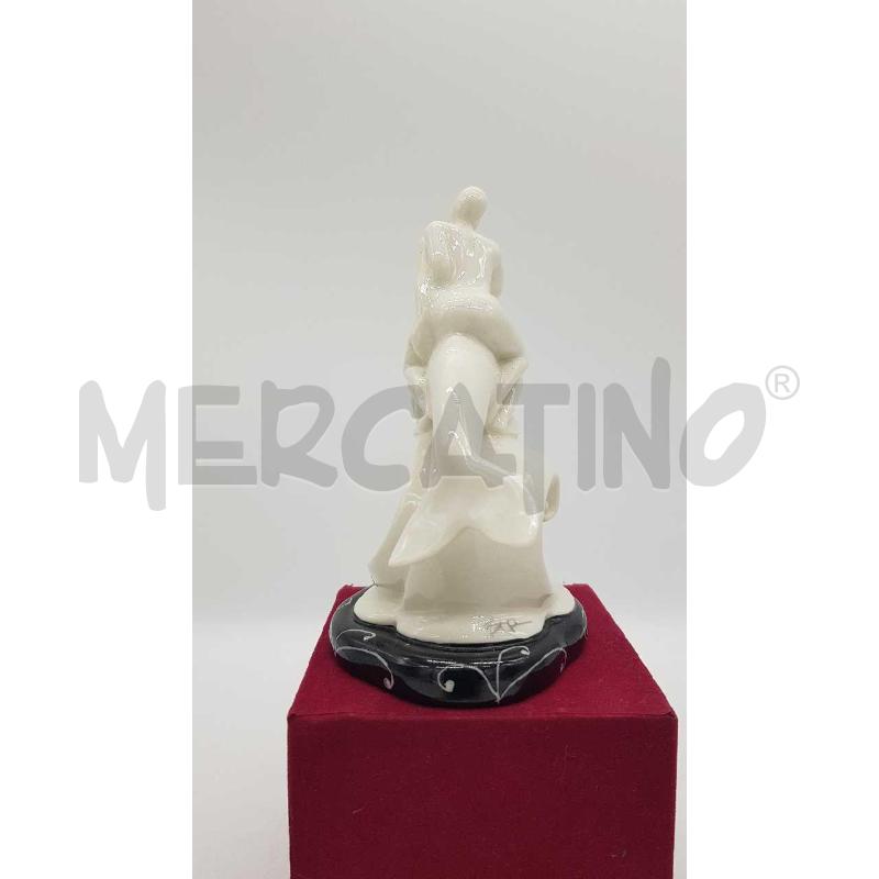 STATUETTA PORCELLANA SER MAESTRO D'ARTE | Mercatino dell'Usato Putignano 2