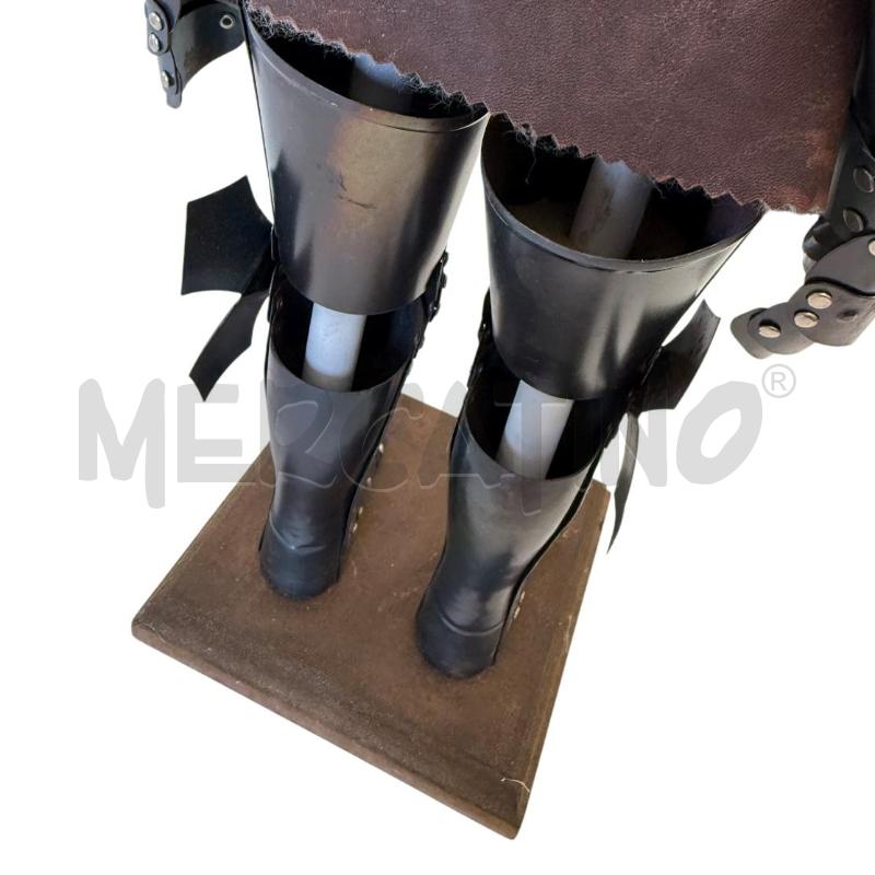 ARMATURA CAVALIERE MEDIOEVO SU BASE LEGNO | Mercatino dell'Usato Molfetta 4