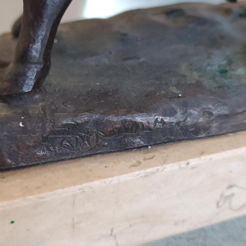 SCULTURA BRONZO  FANCIULLO CON MAIALE FIRMATA  | Mercatino dell'Usato Molfetta 4
