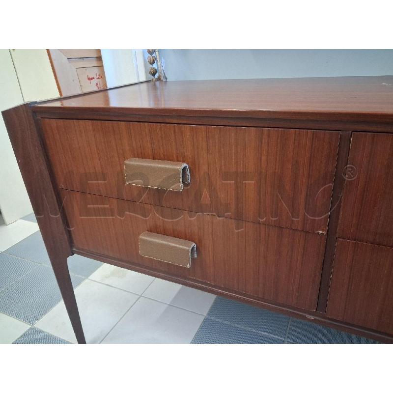 CASSETTIERA TEAK MANIGLIE CUOIO ANNI 60 + SPECCHIO | Mercatino dell'Usato Sandigliano 3