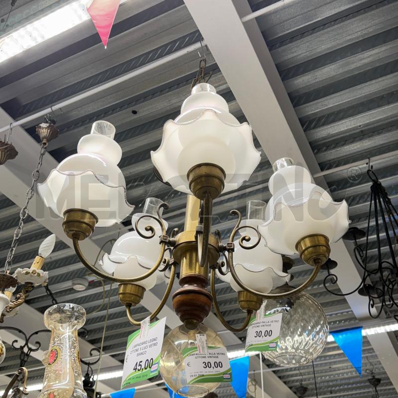 LAMPADARIO LEGNO OTTONE 5 LUCI VETRO BIANCO | Mercatino dell'Usato Sandigliano 1