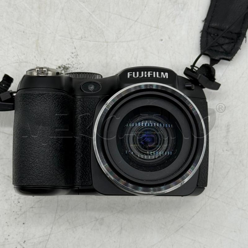 MACCHINA FOTOGRAFICA FUJIFILM FINEPIX S | Mercatino dell'Usato Sandigliano 2
