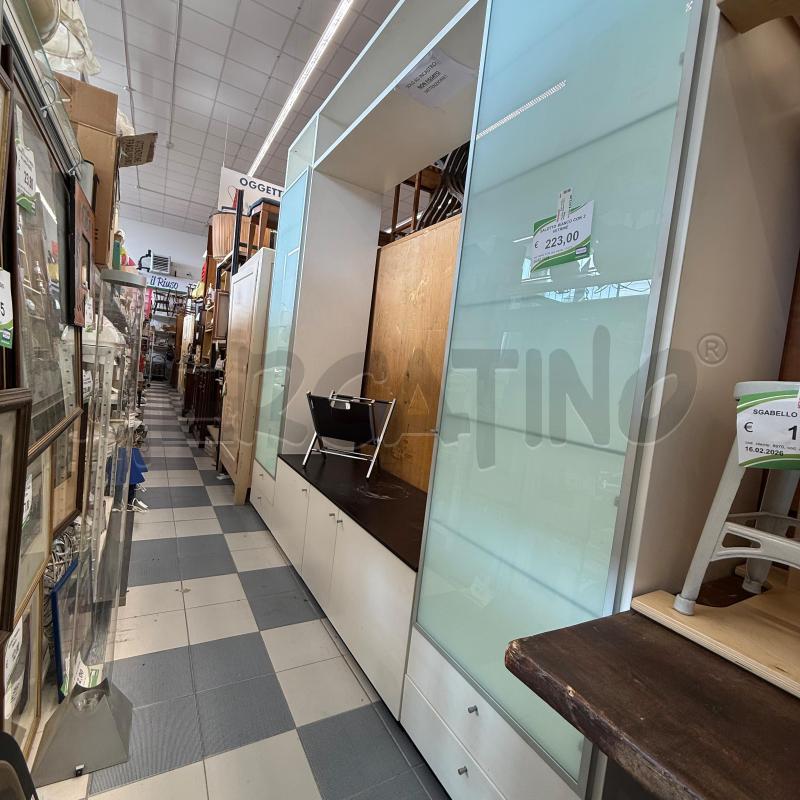 SALOTTO BIANCO CON 2 VETRINE | Mercatino dell'Usato Sandigliano 3