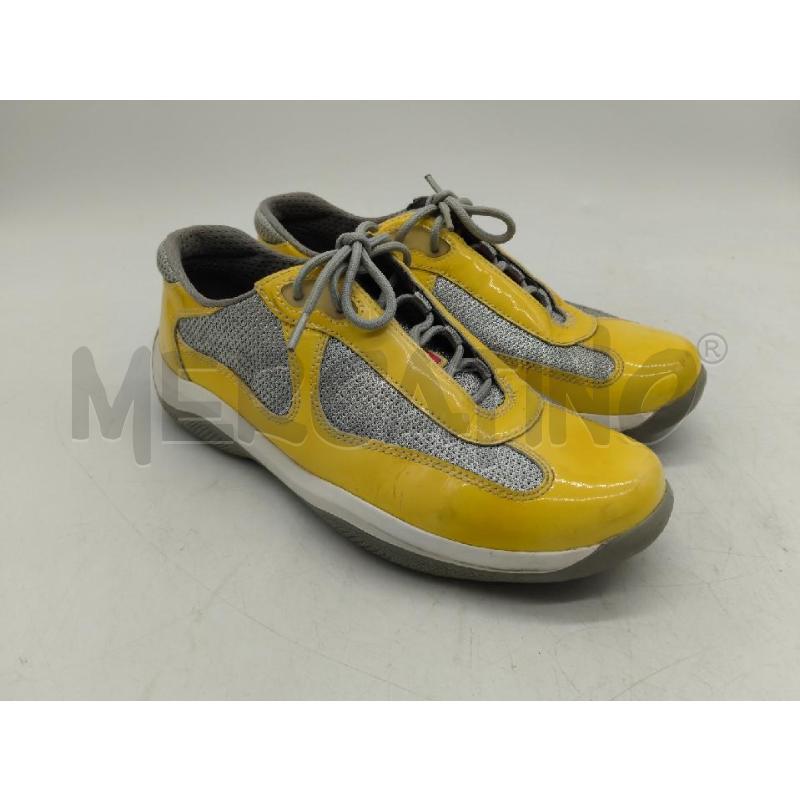 SCARPE D.37/38 PRDA GIALLA CON SCRITTA ROSSA | Mercatino dell'Usato Sandigliano 1