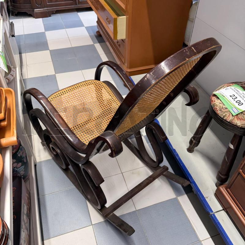 SEDIA A DONDOLO STILE THONET DA RIV SEDUTA | Mercatino dell'Usato Sandigliano 3